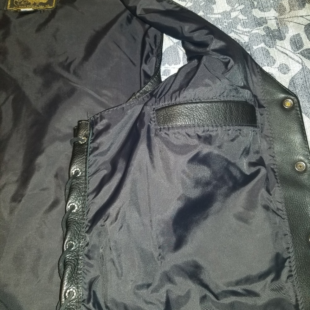Mens leather Motorcycle Vest - Picture 7 of 8